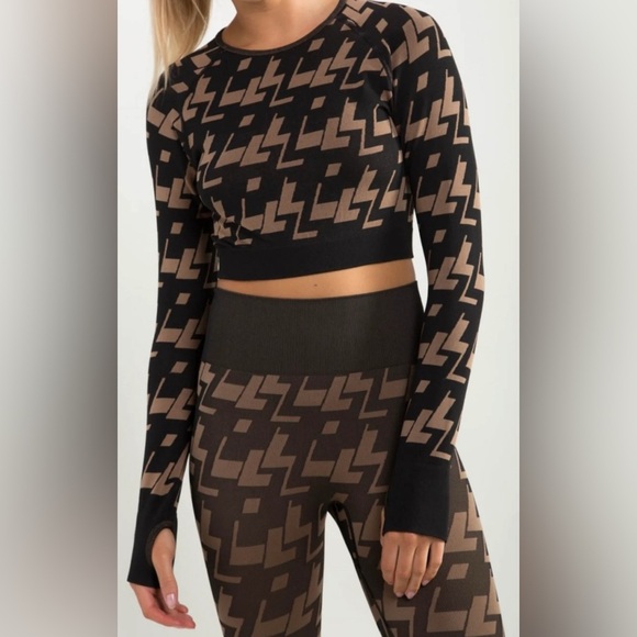 Anthropologie Geometric Long Sleeve Athletic Top by Mono B 🖤 - Picture 1 of 6